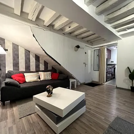 Apartment The Red And Black Retreat - Center