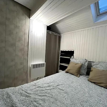 The Red And Black Retreat - Center Fontainebleau