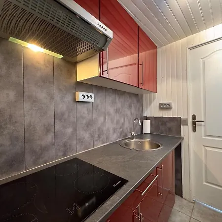 The Red And Black Retreat - Center Daire Fontainebleau